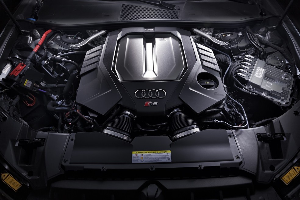 O V8 4.0 biturbo equipa o Lamborghini Urus, mas também o RS 7 Sportback — Foto: Leo Sposito/Autoesporte