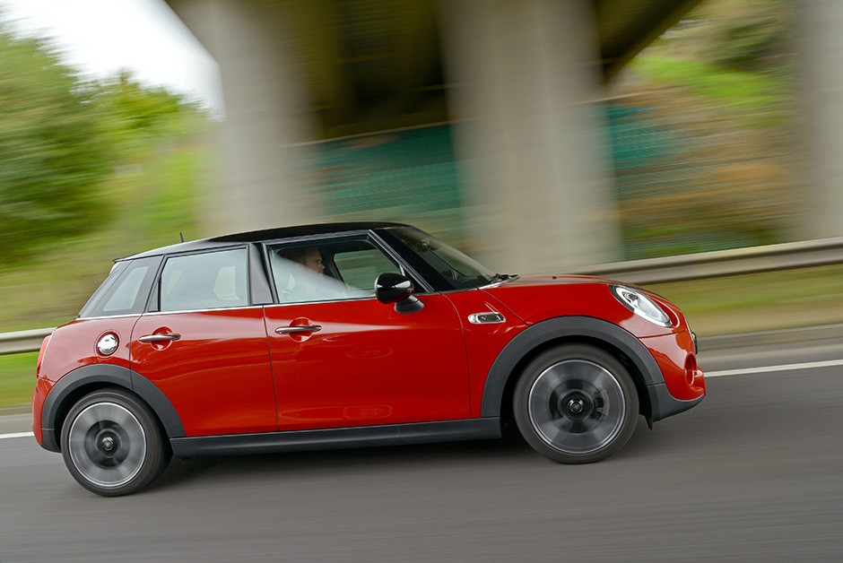 Mini Cooper com cinco portas