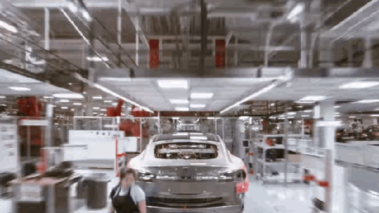 Tesla afirma ter superado meta semanal de produção de carros