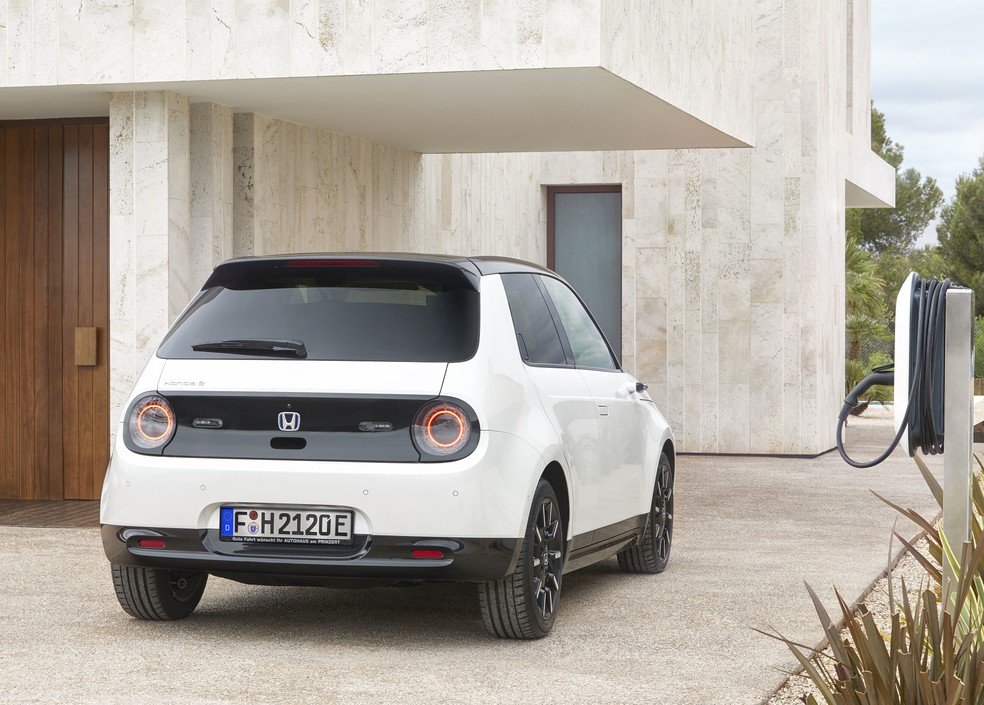 Honda E tem estilo retrô-moderno com inspiração em carros da Honda dos anos 1970 — Foto: Divulgação