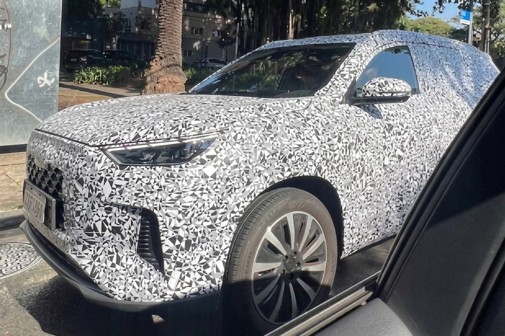 Flagra: novo Caoa Chery Tiggo 8 está em testes no Brasil; veja o que muda