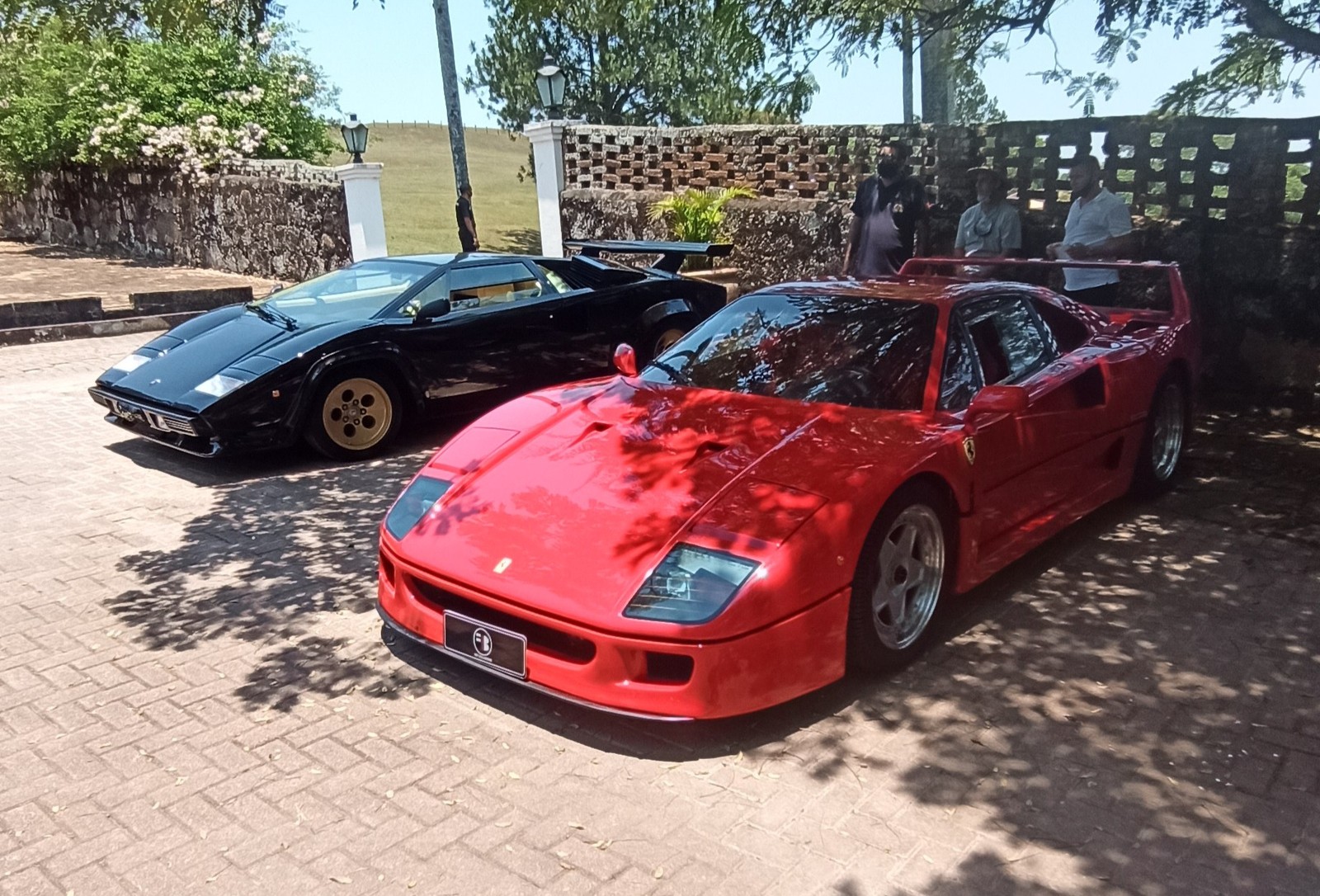 Ferrari F40 e Lamborghini Countach  — Foto: Marcos Rozen/MIAU