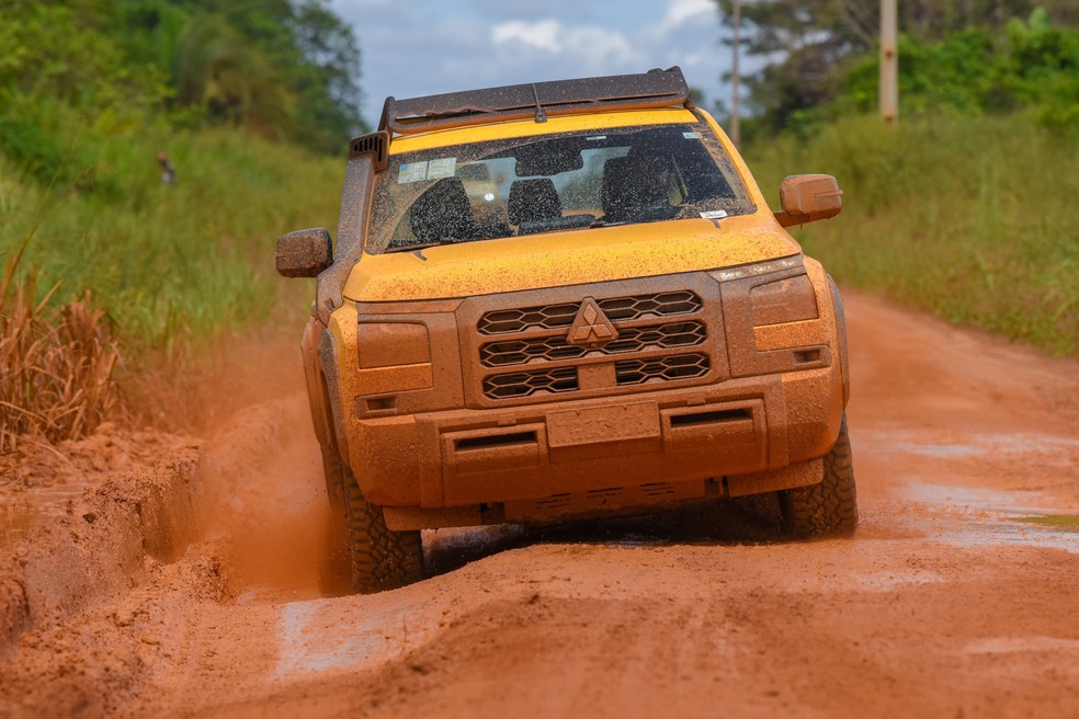 O solo é totalmente irregular e Triton Savana se mostrou muito resistente para encarar  — Foto: Murilo Góes/Auto News Brasil