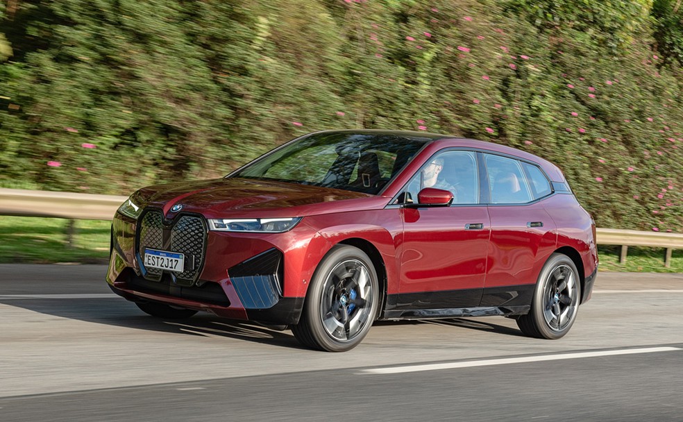 BMW iX foi o vencedor da nova categoria de Carro Elétrico Superpremium do Ano — Foto: Divulgação