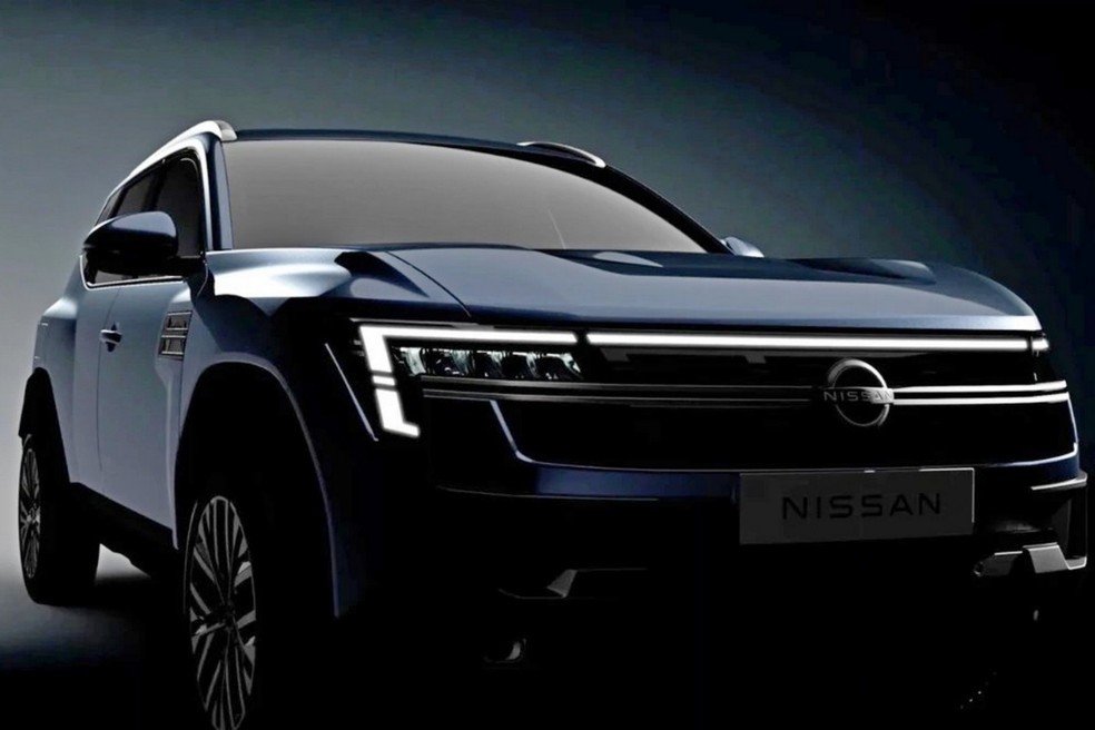 Nissan tentou valorizar a fita de LED que corta sua dianteira e acabou escondendo a grade frontal do SUV — Foto: Divulgação