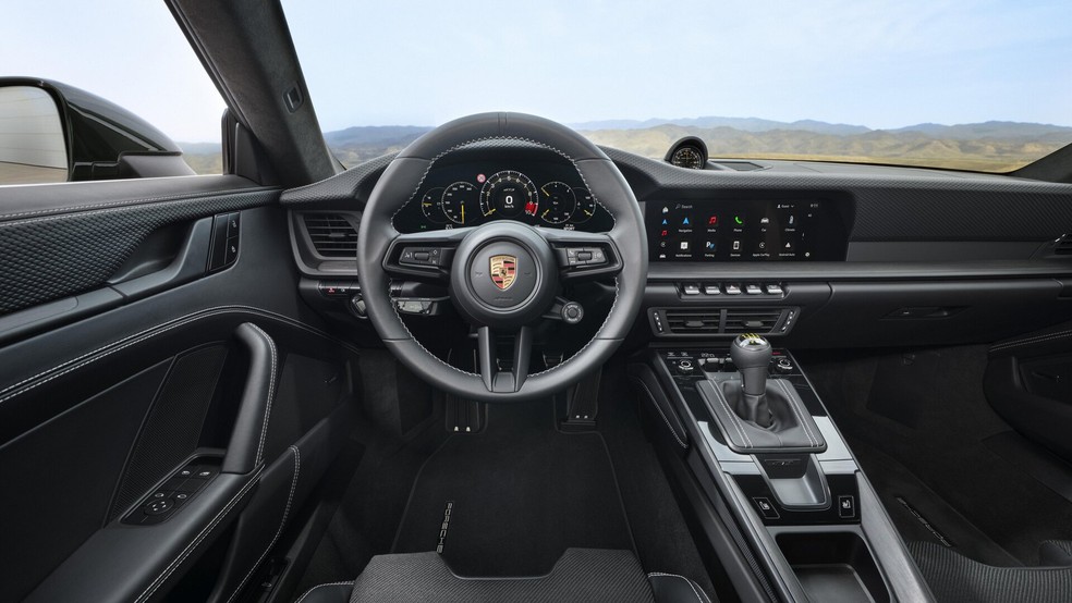 Porsche 911 GT3 tem opção de câmbio manual ou automático PDK  — Foto: Divulgação