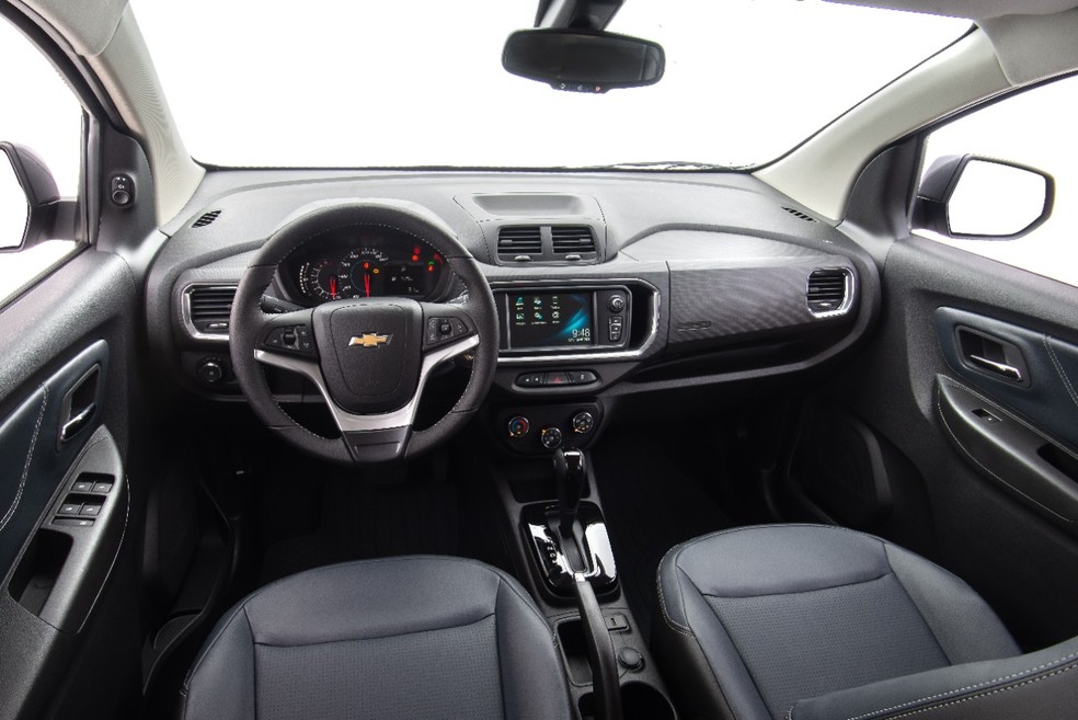 Chevrolet Spin Premier é equipada com serviço OnStar e central multimídia de 7" — Foto: Divulgação