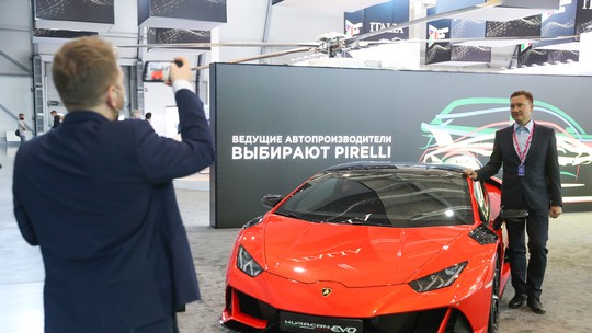 Ferrari, Lamborghini e Porsche suspendem vendas de carros na Rússia