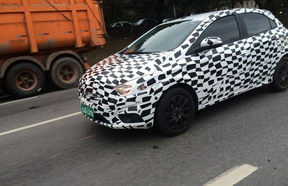 Chevrolet Onix reestilizado é flagrado rodando em São Paulo (Foto: Fellipe Moura) — Foto: Auto Esporte