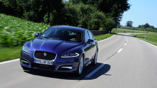 Jaguar faz recall do XF no Brasil por possibilidade de incêndio