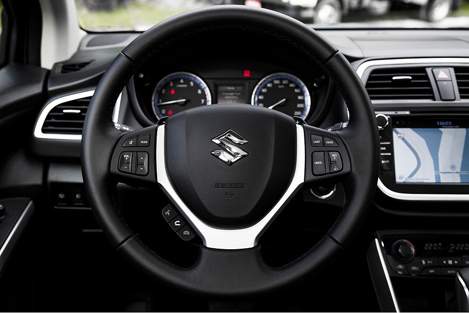Suzuki S-Cross 2015