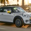 Mini Cooper S E - Mesmo na versão elétrica, compacto mantém o aspecto de diversão ao volante que sempre foi marca registrada da Mini - Divulgação/Mini
