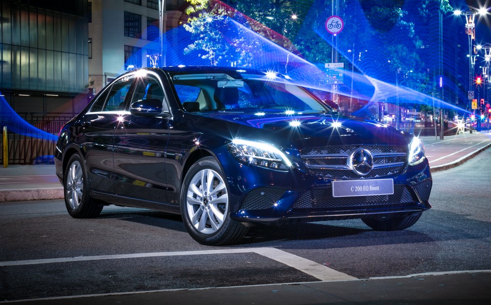 Faróis full-led são de série na linha C — Foto: Divulgação/Mercedes-Benz