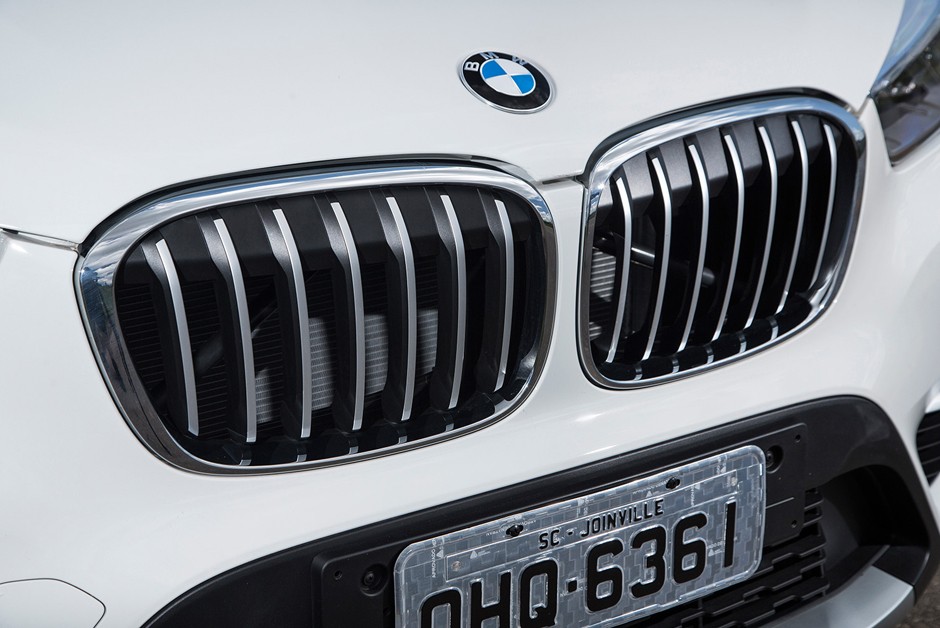 Grade dianteira do BMW X1 sDrive20i