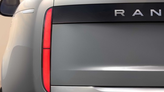 Range Rover elétrico começa a ser testado e marca já abre pré-venda