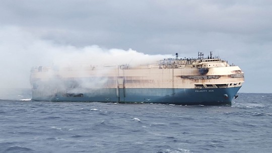 Lamborghini e Bentley prometem substituir carros destruídos em navio que naufragou no Atlântico