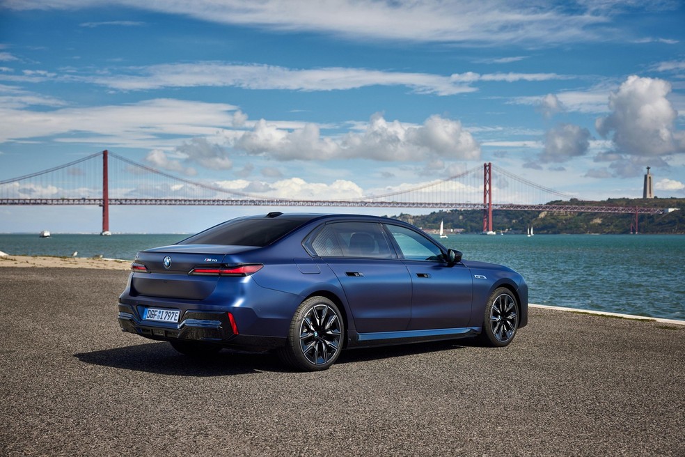 Controle eletrônico permite aumentar a autonomia do BMW i7 — Foto: Divulgação
