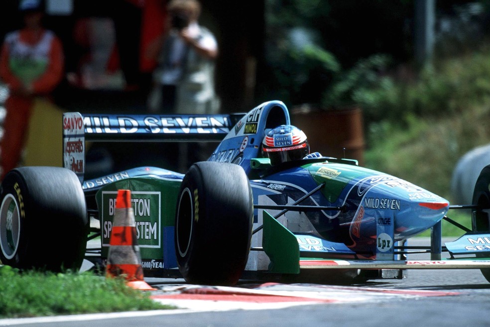 Michael Schumacher conquistou o último título da Ford na F1, em 1994, com a Benetton — Foto: Getty Images/Auto News Brasil