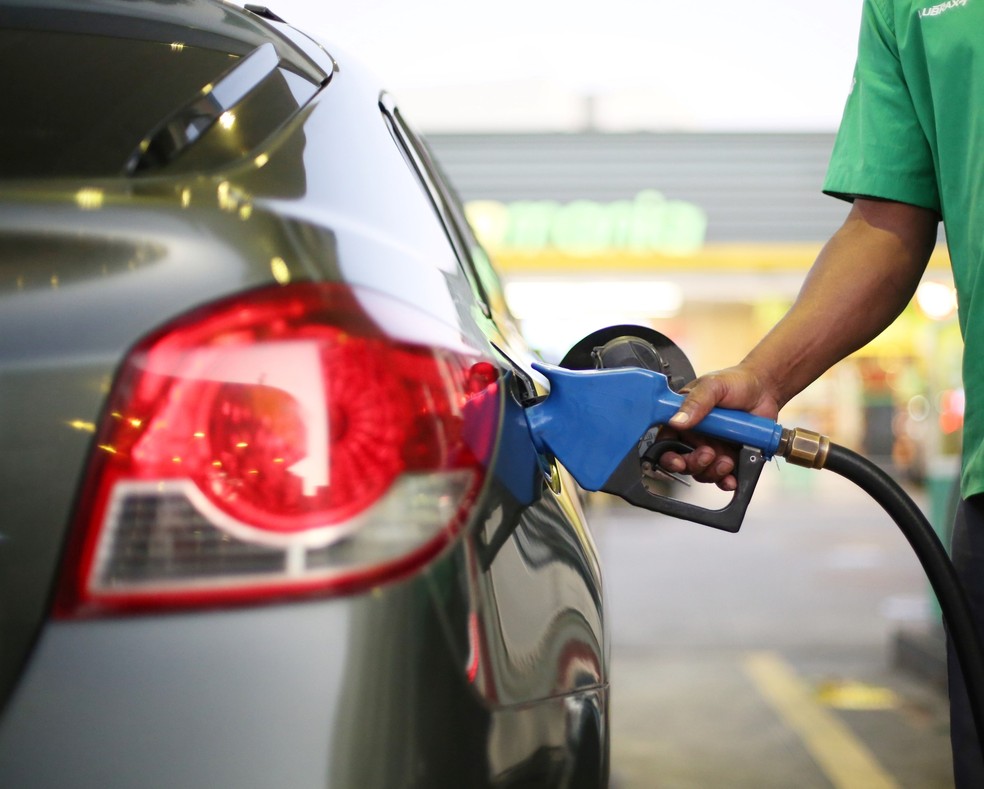 Em março houve uma reoneração parcial de impostos federais sobre a gasolina  — Foto: Banco de imagens