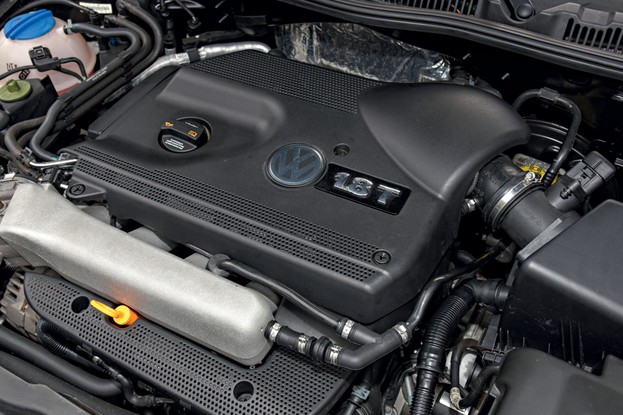 Volkswagen Golf GTI 4,5 - Homologar o motor 1.8 com gasolina premium foi a sacada da Volkswagen para superar o Civic Si