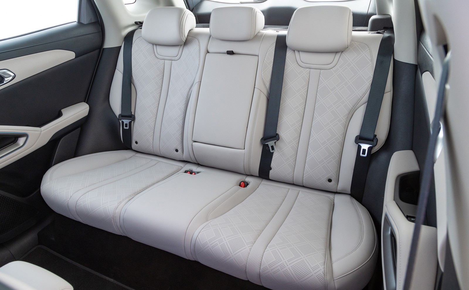 BYD Yuan Pro 2025 banco traseiro — Foto: Divulgação