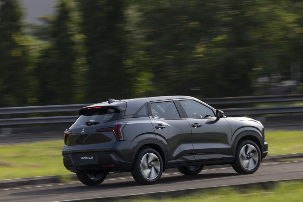 Novo SUV da Mitsubishi tem 4,39 metros de comprimento e 2,65 metros de entre-eixos  — Foto: Divulgação