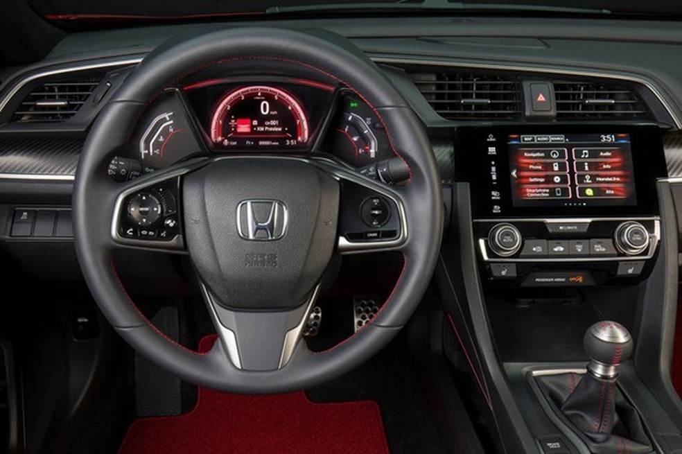 Interior do Civic Si manteve a decoração no tom vermelho (Foto: Divulgação) — Foto: Auto Esporte