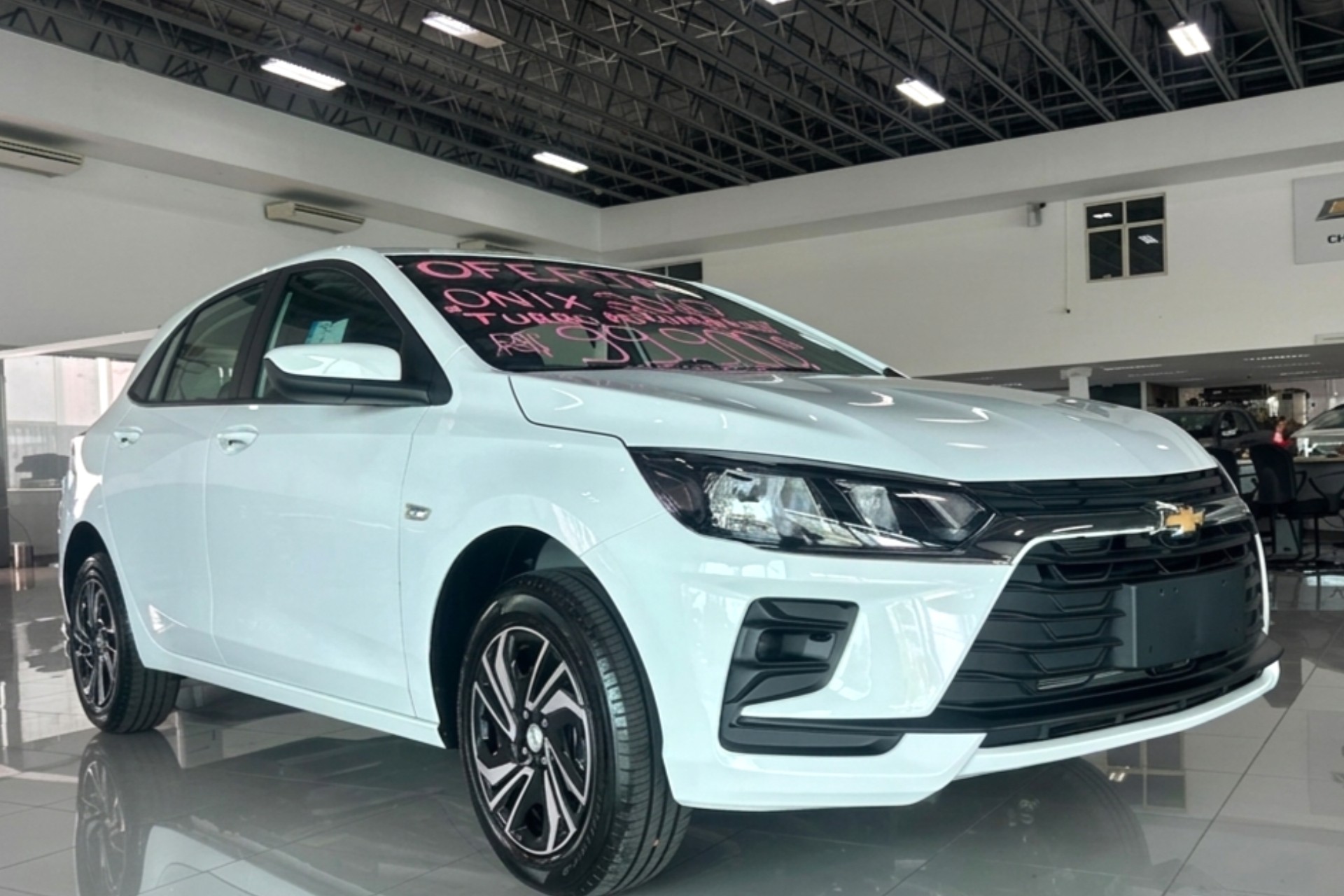 Chevrolet Onix Eco: versão a etanol é encontrada por menos de R$ 100 mil