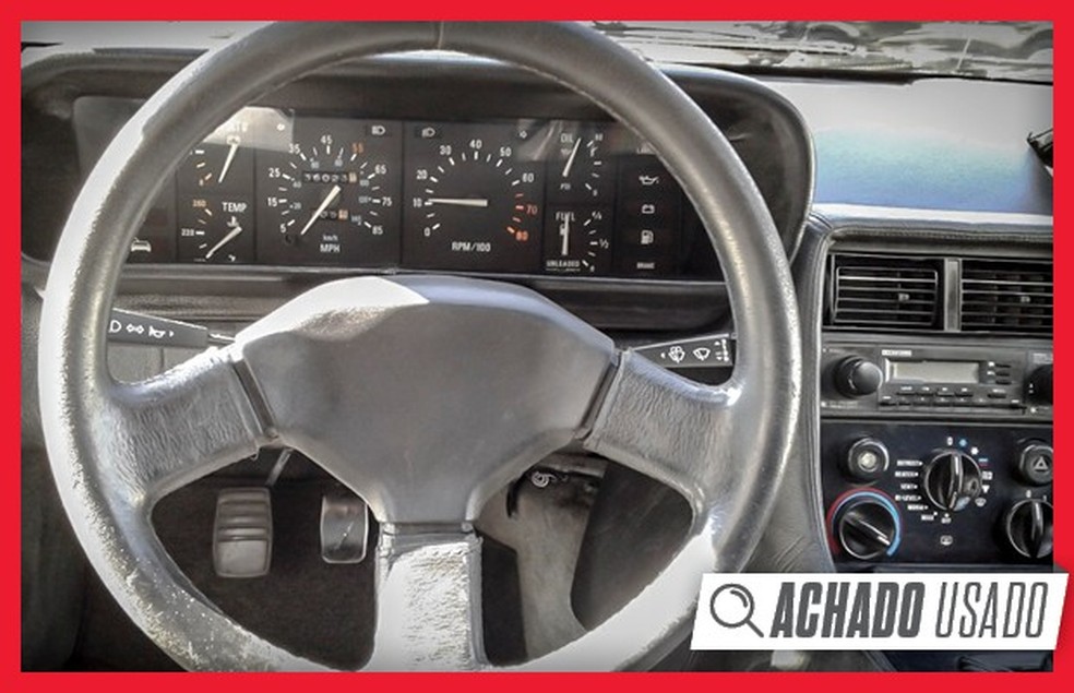 Volante ajustável em distância é um dos luxos da época, além do indispensável ar-condicionado (Foto: Reprodução) — Foto: Auto Esporte