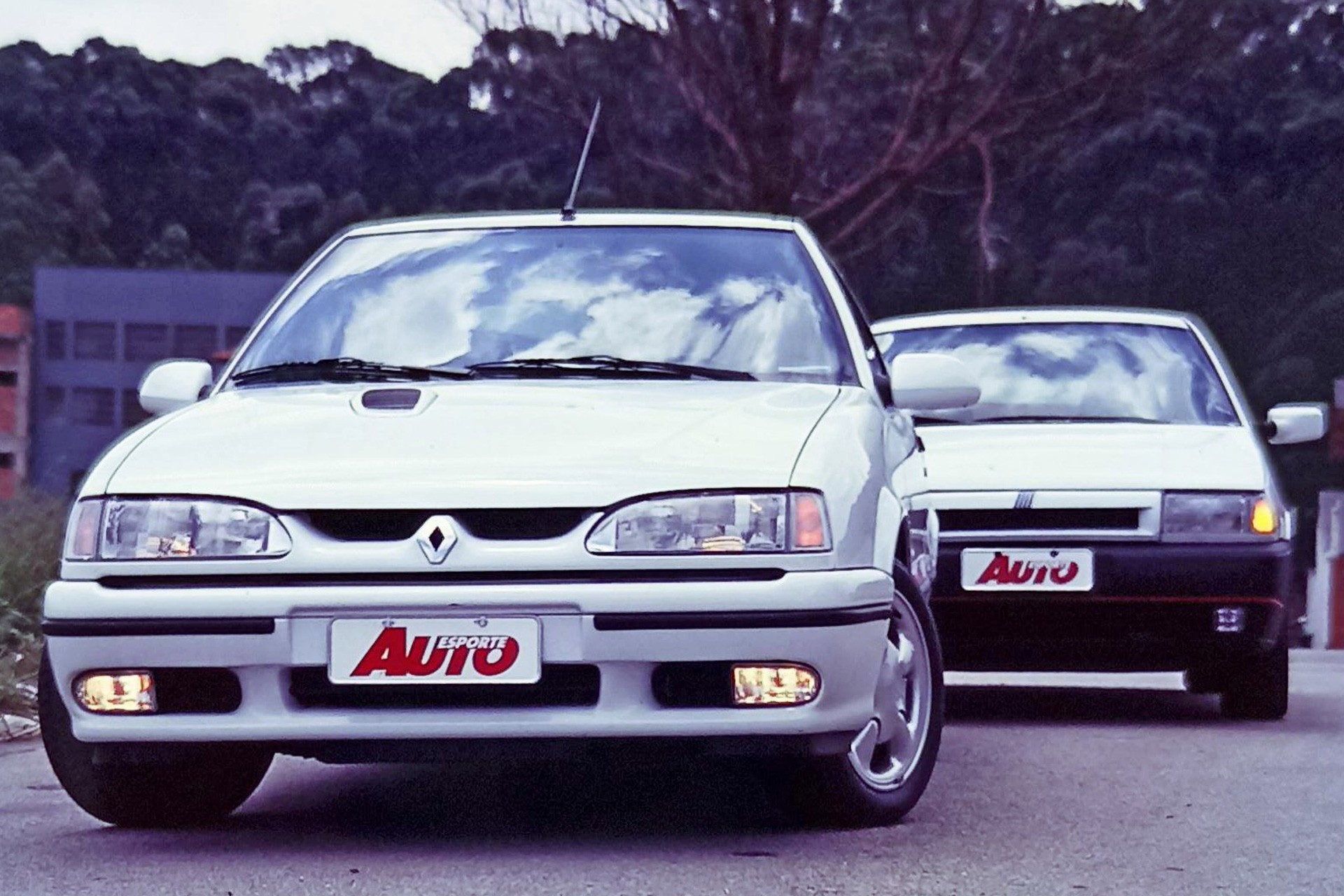 Comparativo de 1995: Fiat Tipo e Renault 19 fazem duelo de hot hatches
