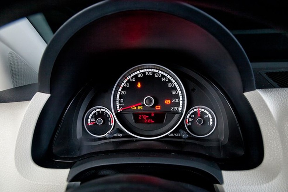 Quadro de instrumentos ganhou mostradores maiores no facelift (Foto: Leo Sposito/Auto News Brasil) — Foto: Auto Esporte
