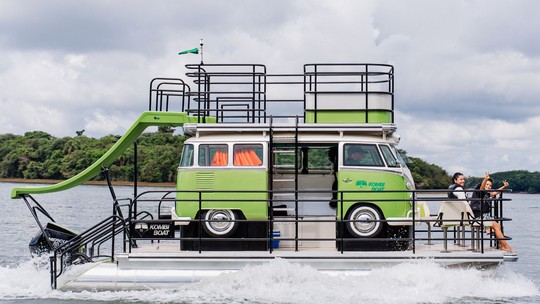 Kombi corujinha vira barco de R$ 800 mil que tem até tobogã