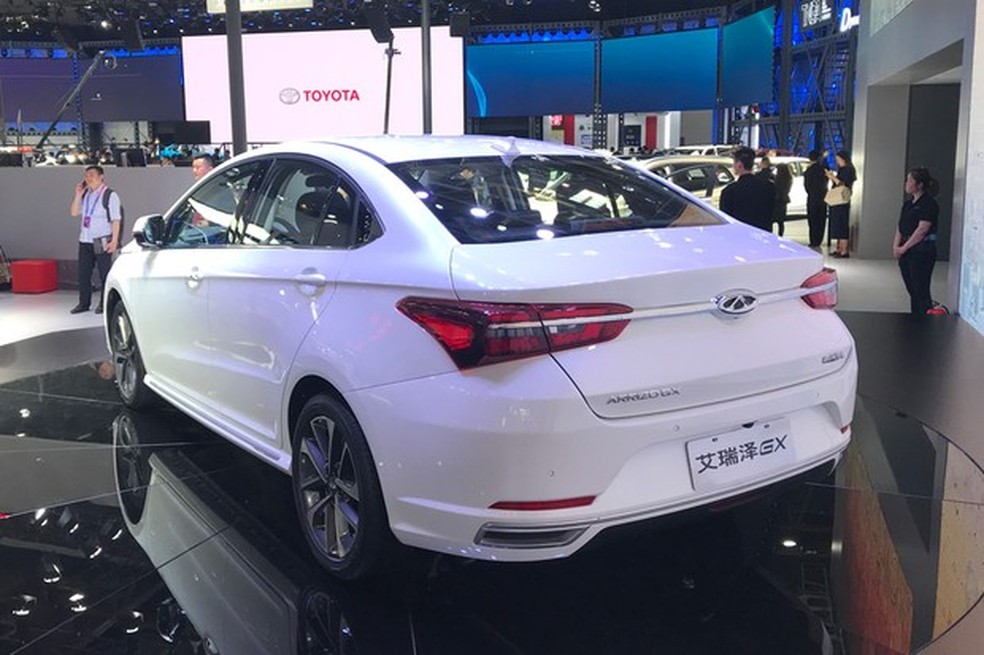 Traseira do Arrizo 6 aposta em lanternas de leds ligadas por filete cromado (Foto: Auto News Brasil) — Foto: Auto Esporte
