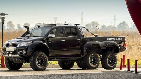 Vídeo: empresa de modificação off-road cria Toyota Hilux 6x6