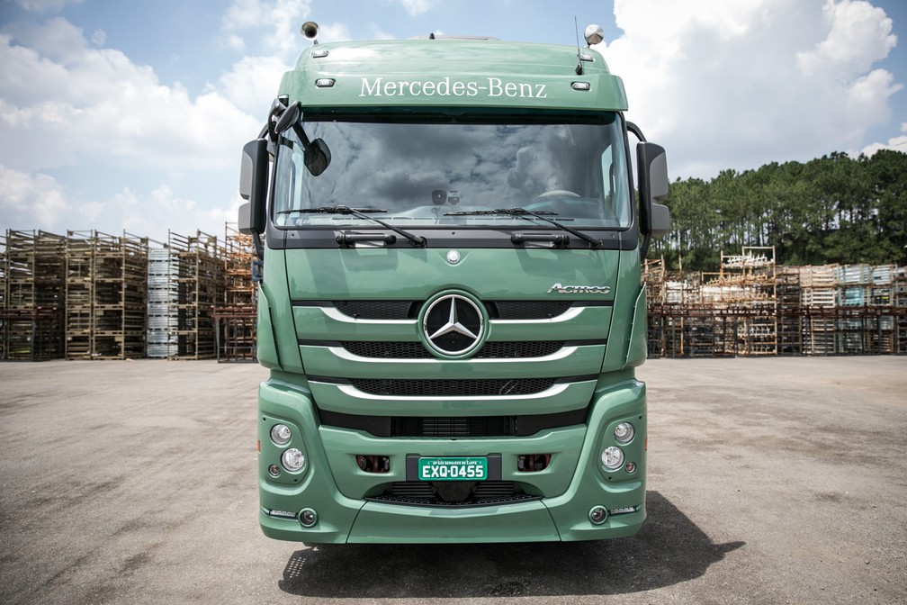 Versão mais completa do Actros tem 3,7 metros de altura — Foto: Fábio Tito/G1