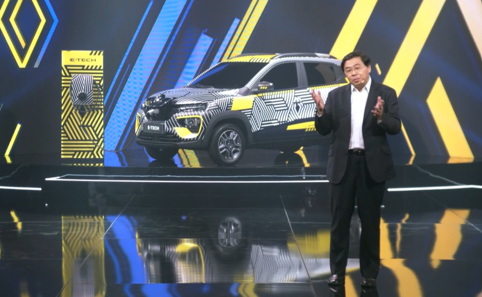 Ricardo Gondo, presidente da Renault do Brasil, mostrou o Kwid E-Tech pela primeira vez no Brasil — Foto: Reprodução