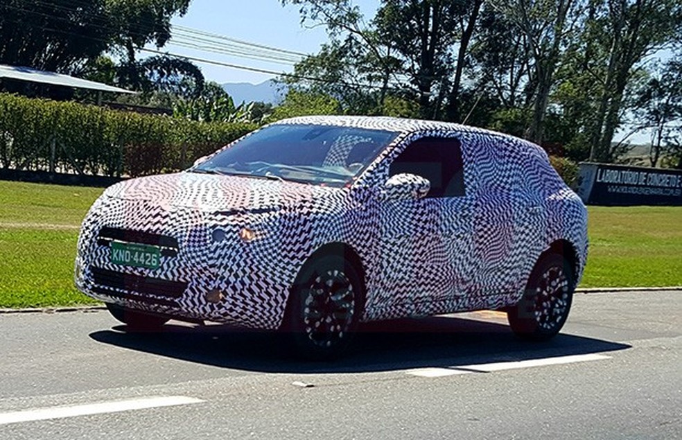 Citroën C4 flagrado em teste no Brasil (Foto: Auto News Brasil) — Foto: Auto Esporte