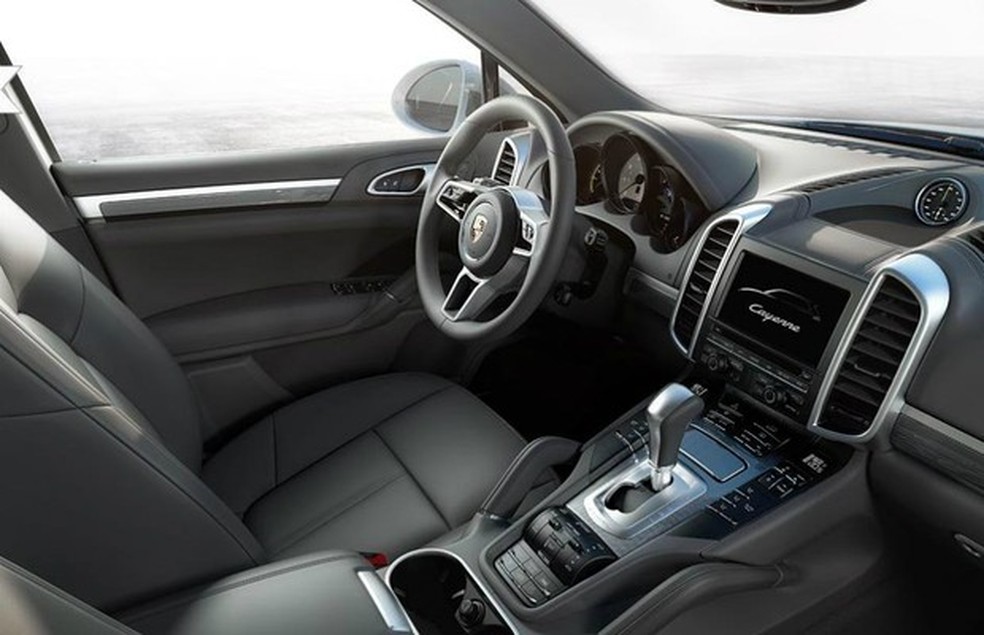 Interior do Cayenne S E-Hybrid 2015 (Foto: Divulgação) — Foto: Auto Esporte