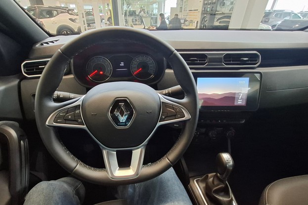 Renault Duster Intense Plus 2025 - cabine