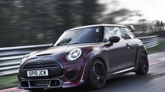 Mini John Cooper Works GP recorre a mais de 300 cv para bater o Honda Civic Type R em Nürburgring