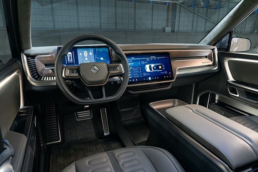 Cabine de luxo tras peças de madeira e telas enormes (Foto: Divulgação) — Foto: Auto Esporte