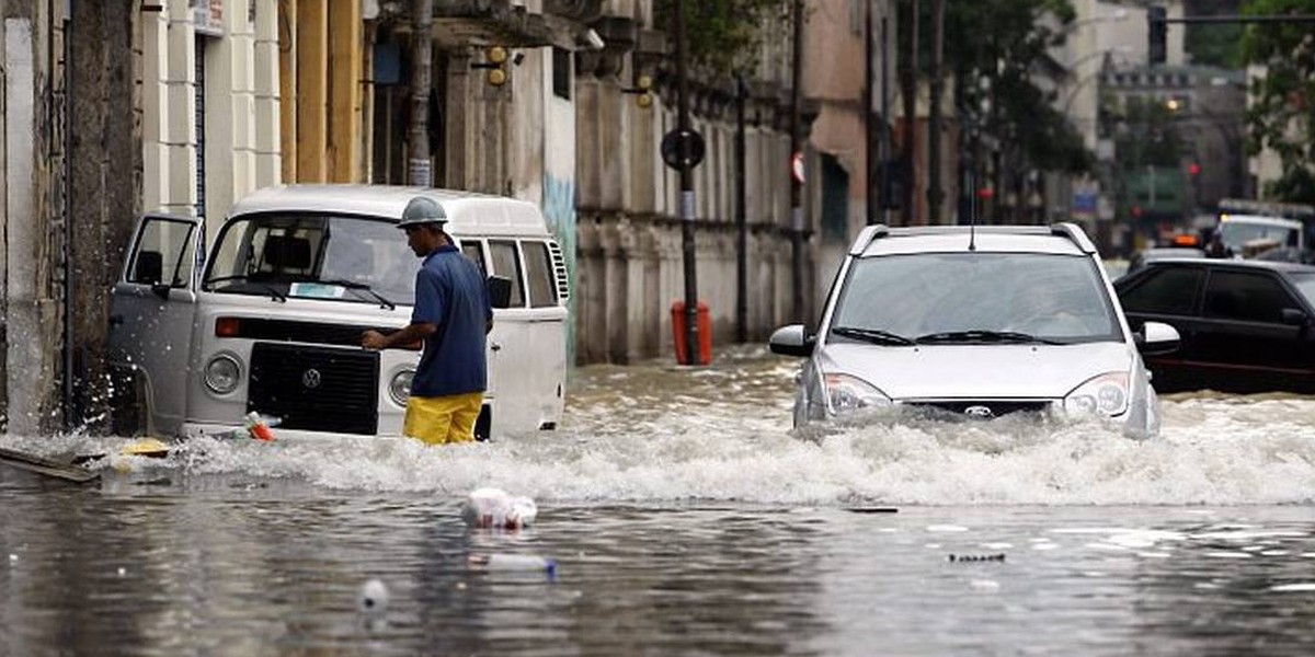 Carro danificado em enchente pode ser recuperado? Seguradoras explicam