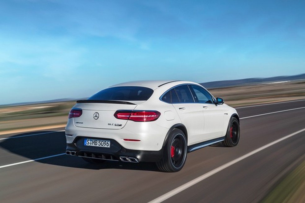 Mercedes-AMG GLC 63 S Coupé é só 0,2 segundo mais lento que o Lamborghini (Foto: Divulgação) — Foto: Auto Esporte