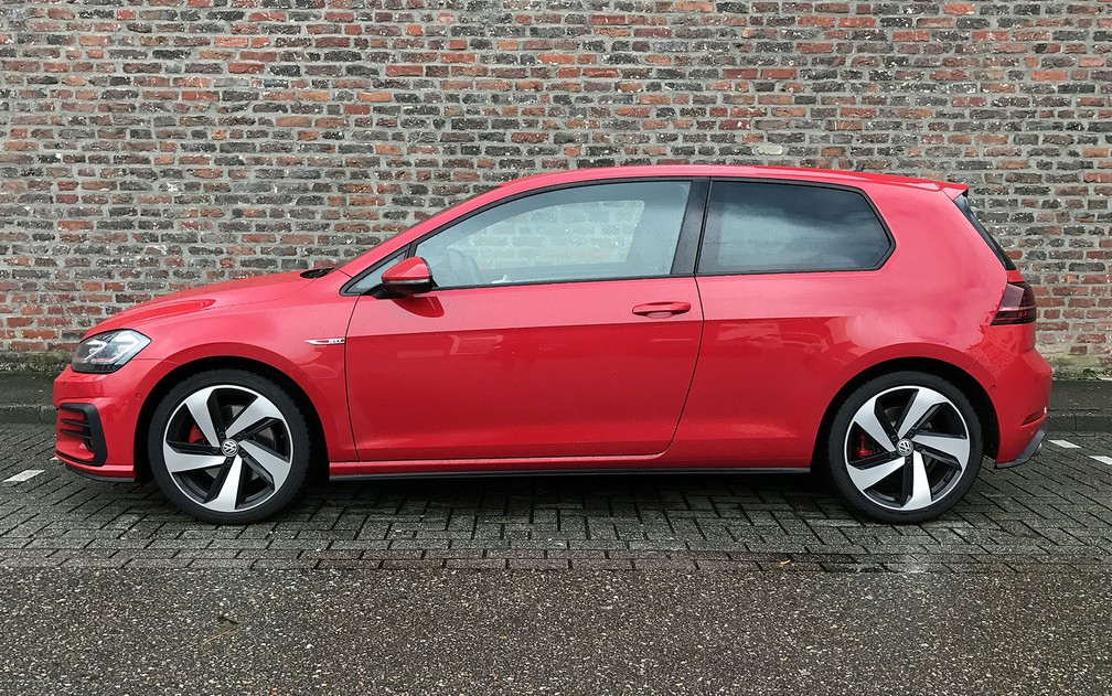 Volkswagen Golf GTI de 2 portas não está disponível no Brasil — Foto: André Paixão/G1
