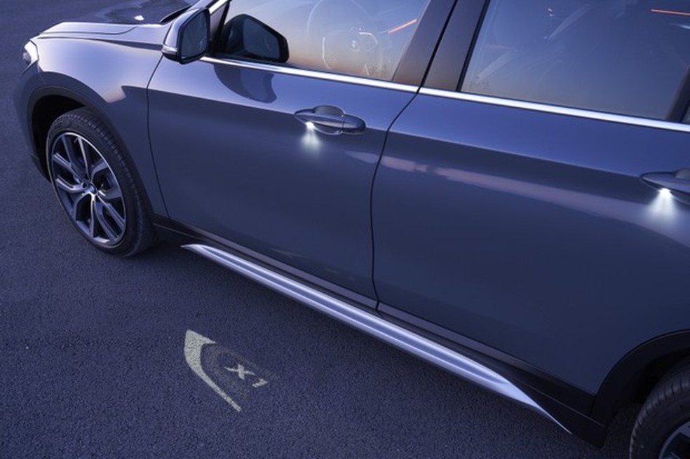 Luzes de conveniência estão disponíveis apenas na versão M Sport (Foto: Divulgação) — Foto: Auto Esporte