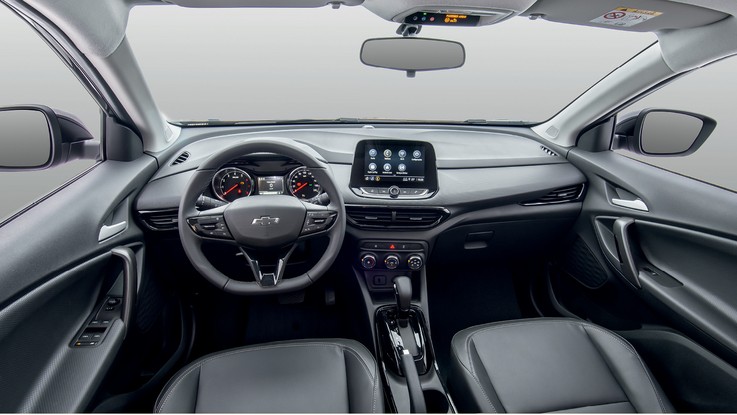 Chevrolet Tracker Midnight 2024 - MyLink de 8" tem integração sem fio com celulares; ar-condicionado é manual