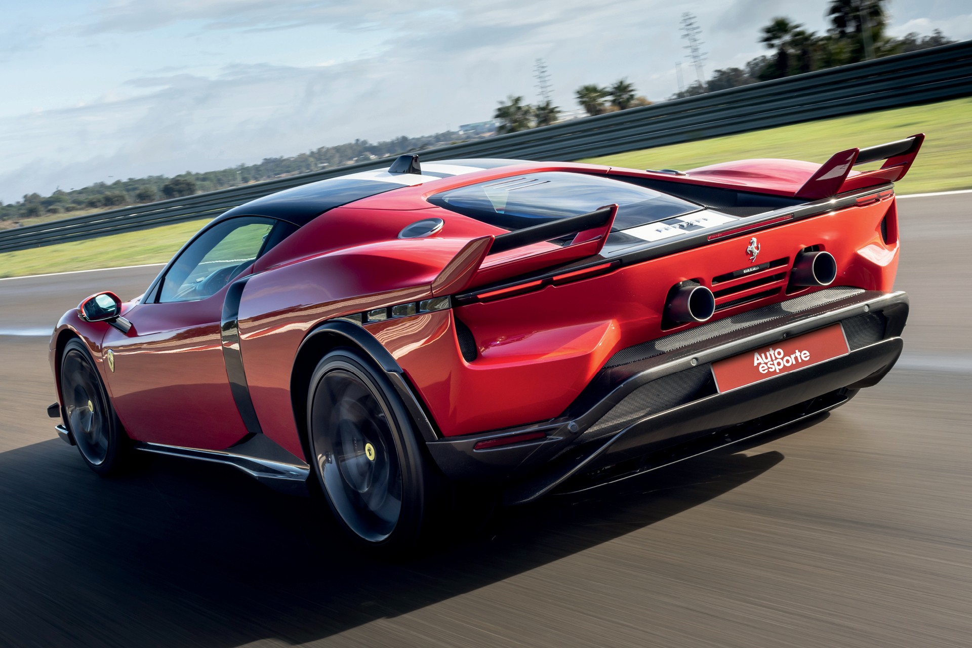 Ferrari 849 Testarossa chega ao Brasil com motor híbrido de 1.050 cv