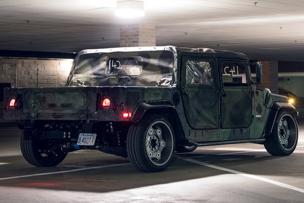 O doador foi um Hummer dos anos 80, usado como mula de testes (Foto: Divulgação) — Foto: Auto Esporte