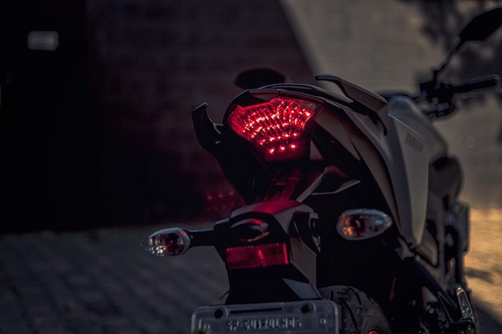 Lanterna traseira de led tem bom poder de iluminação (Foto: Daniel das Neves / Autosporte) — Foto: Auto Esporte