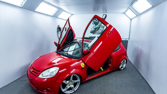 Empresário transforma Ford Ka em “Ferrari” e troca cavalo por jumento